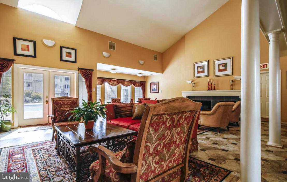 PENDERBROOK SQUARE CONDOMINIUMS - Residential