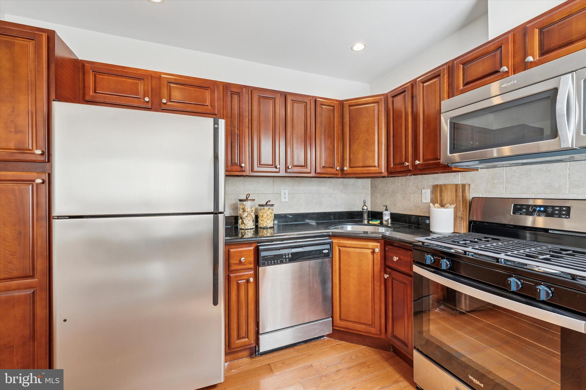 PASSYUNK SQUARE - Residential