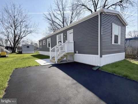 Mobile Home For Sale - 6327 Fuller Drive<br/> Bucks County, MORRISVILLE, PA 19067