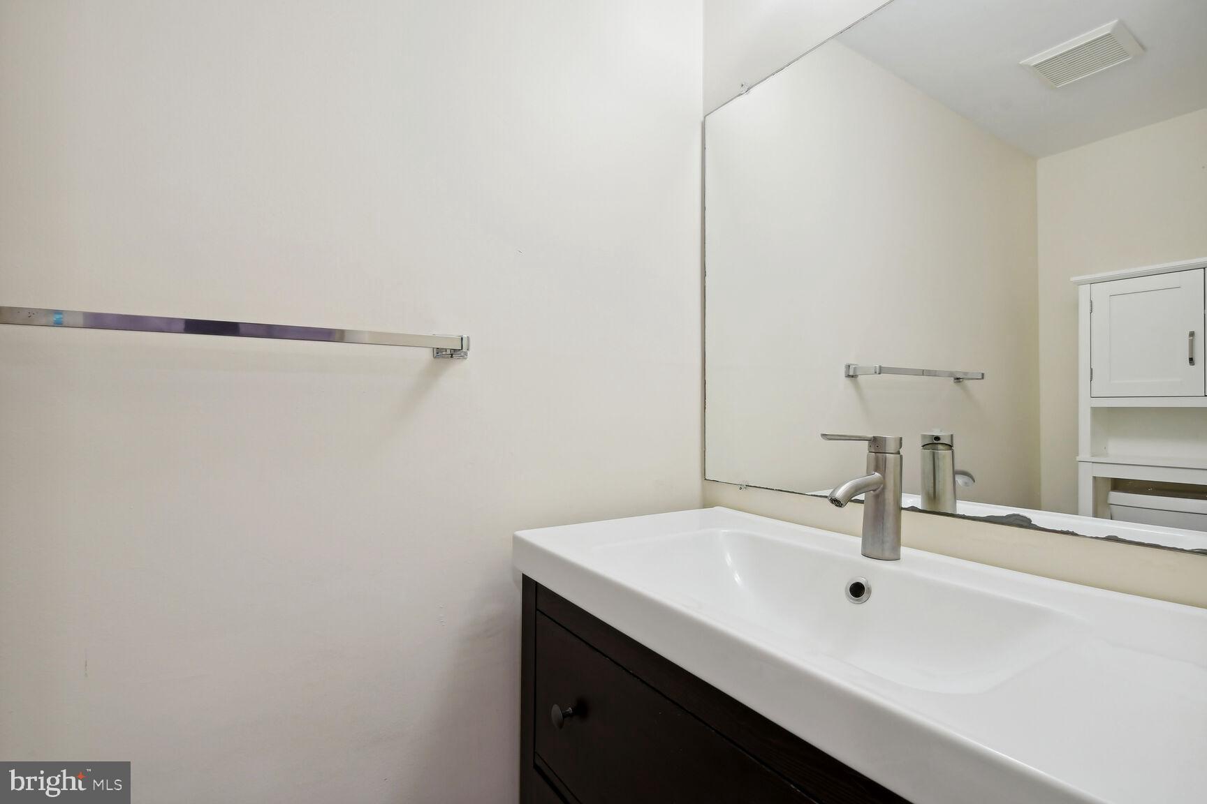 RESTON - Residential Lease