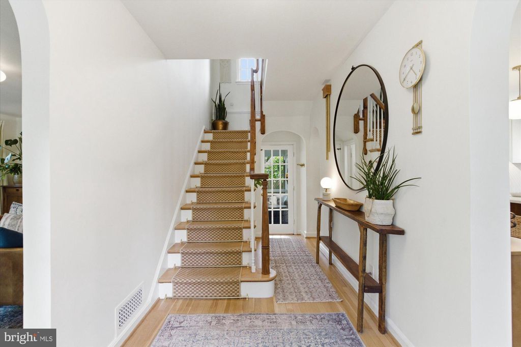 Photo of 805 Chalfonte Drive, ALEXANDRIA, VA 22305 (MLS # VAAX2060672)