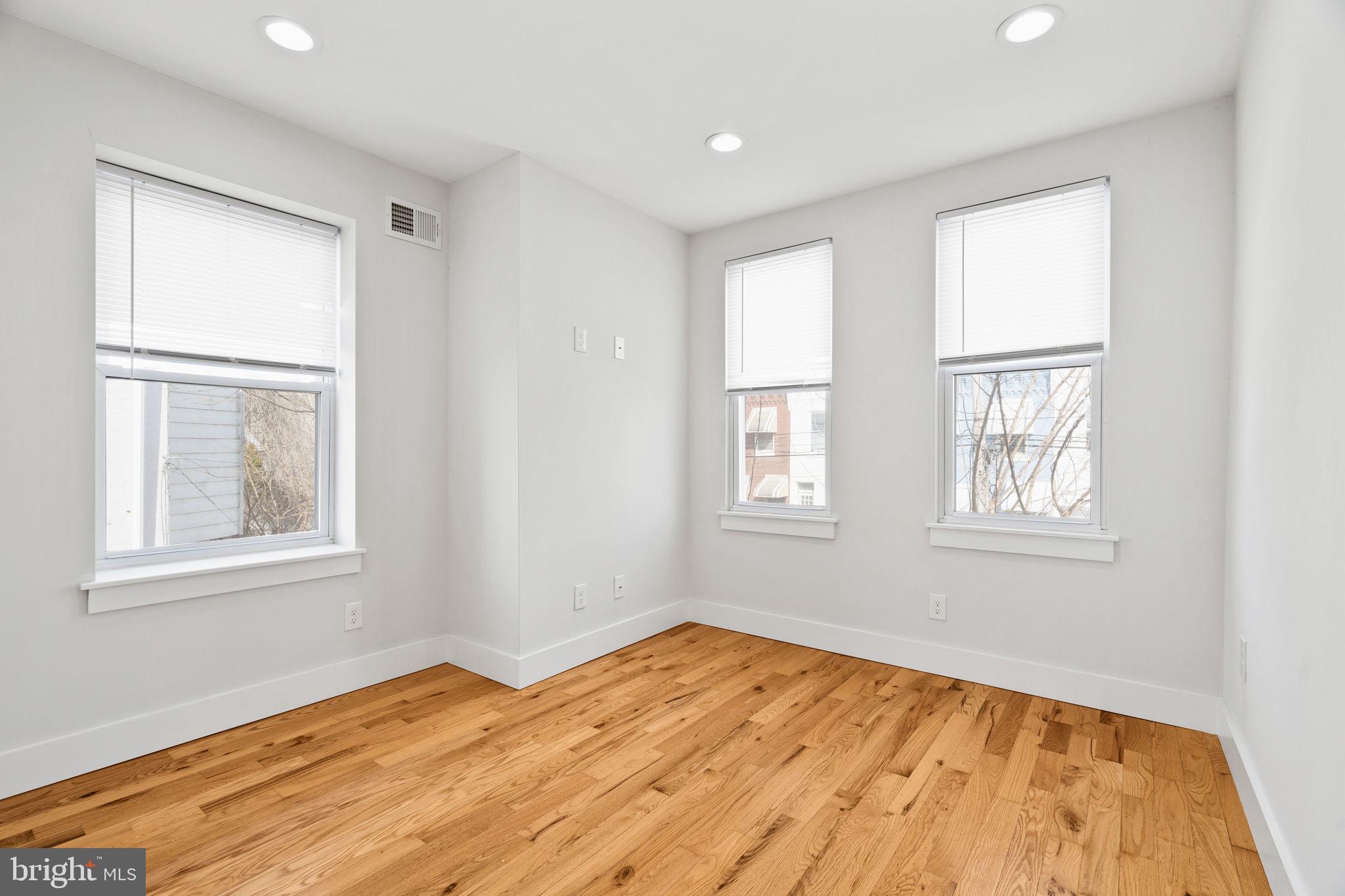 STRAWBERRY MANSION - Residential