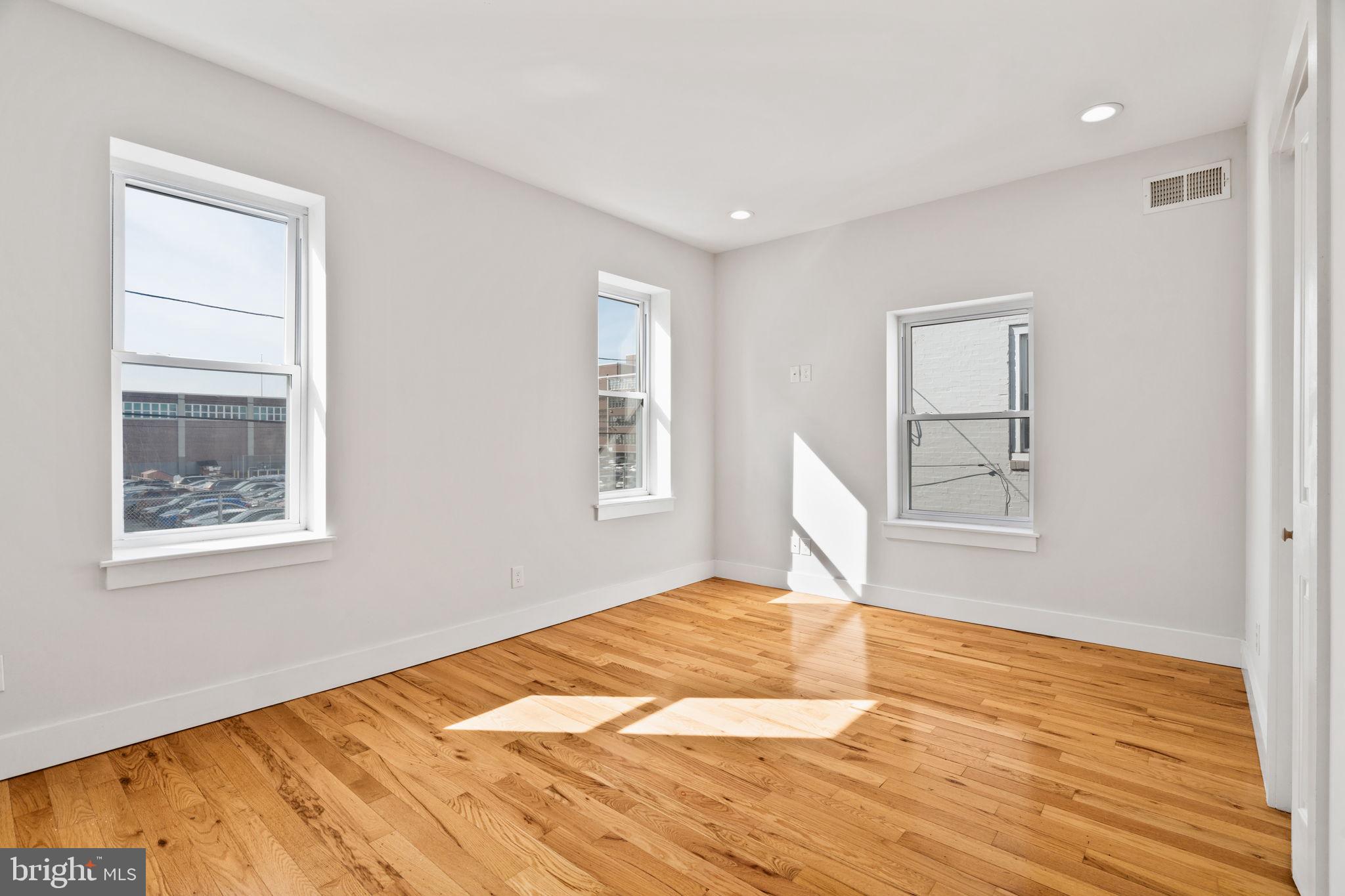 STRAWBERRY MANSION - Residential