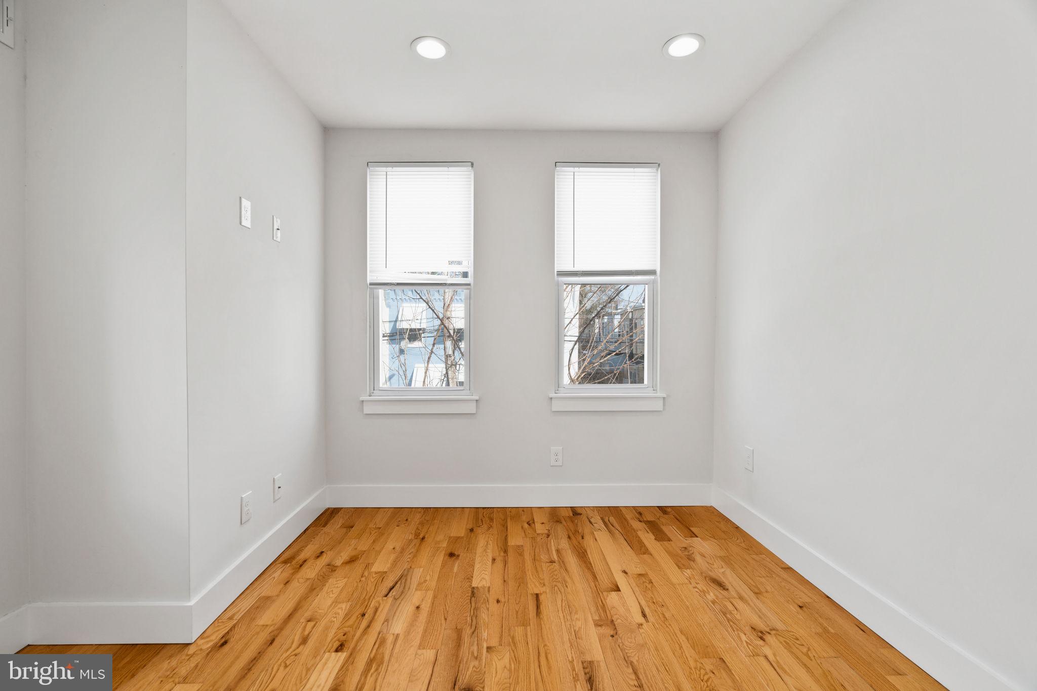 STRAWBERRY MANSION - Residential