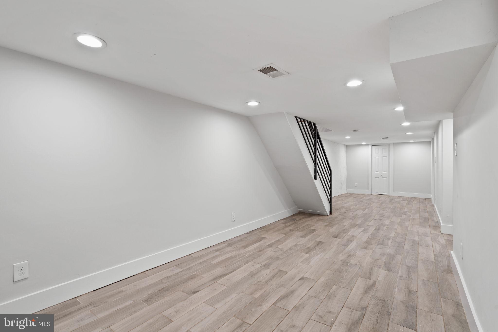 STRAWBERRY MANSION - Residential