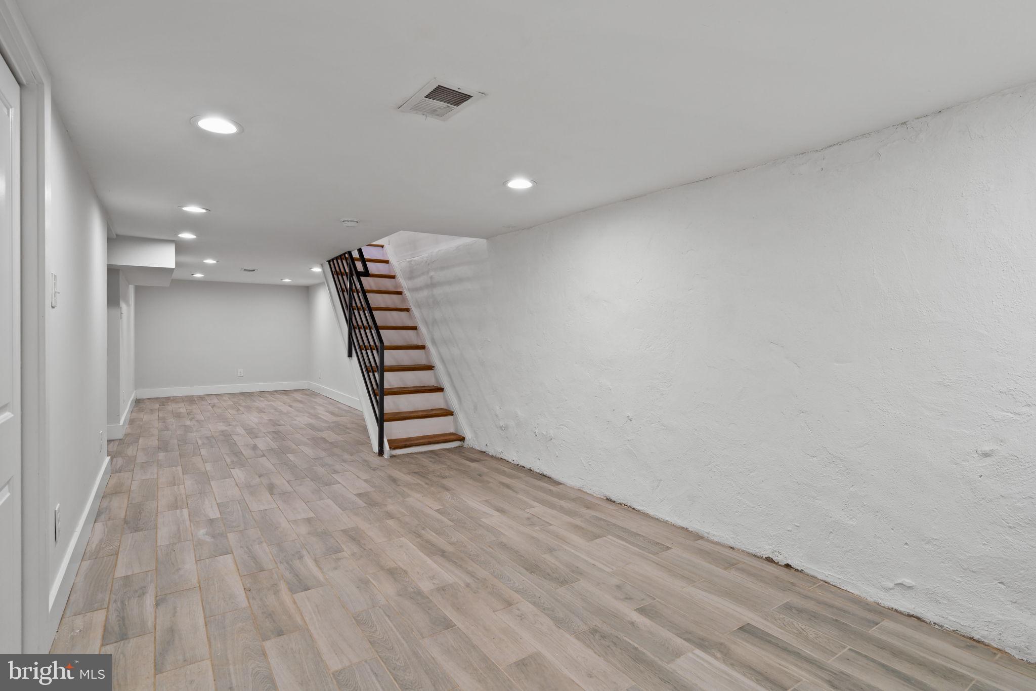 STRAWBERRY MANSION - Residential