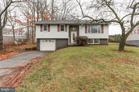 Photo of 7 EDGEMORE DR, STEVENS, PA 17578 (MLS # PALA2029396)