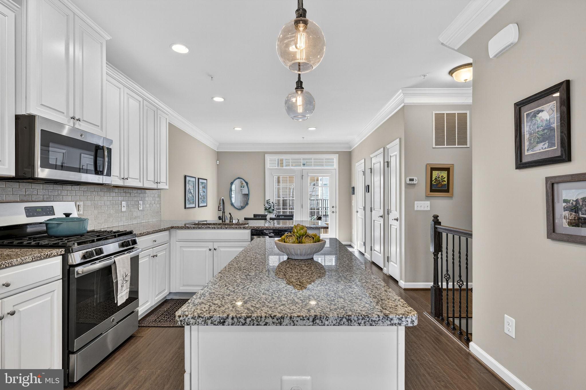 CRESCENT PLACE - Residential