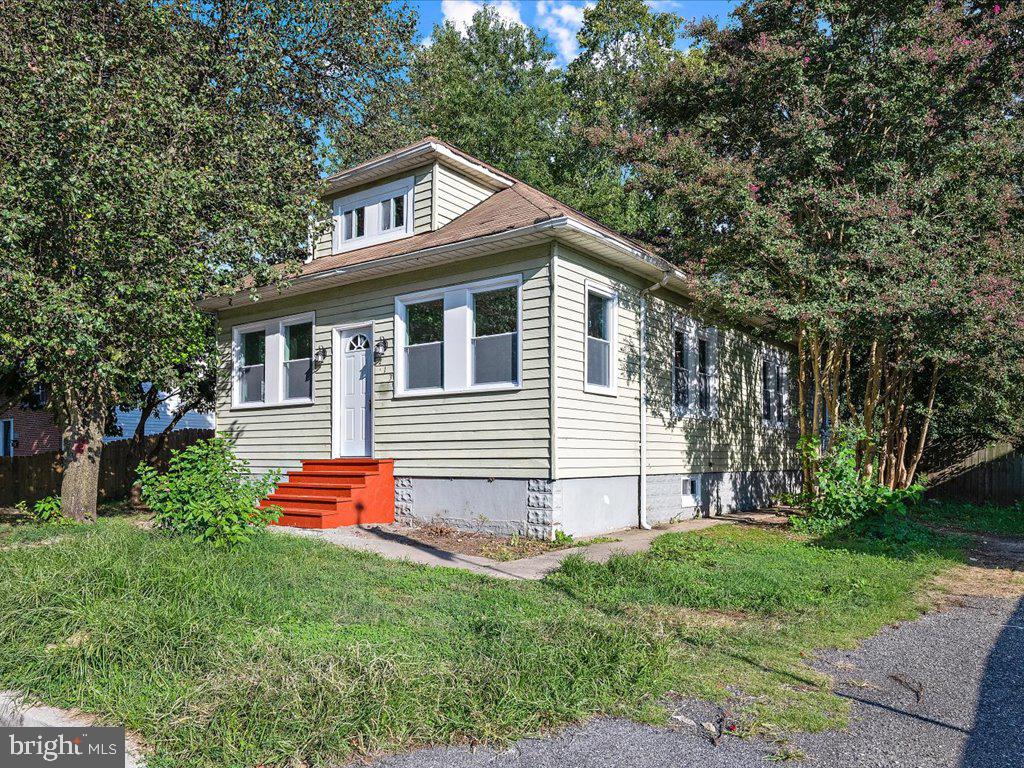 Welcome Home to 213 Franklin Avenue!! This Beautifully updated single family home has the space you need to create a life you desire. Boasting an array of sleek finishes throughout this 3 Bedroom, 2 Bathroom home has so much to offer! The main level offers an open concept layout with spacious Living Room, Dining Room, Kitchen, 2 Entry level bedrooms and full bathroom. Kitchen Boasts S/S Appliances, white shaker cabinets, Quartz counters and MORE! Upstairs you'll find the 3rd bedroom and 2nd full bathroom and additional bonus room. All bathrooms have beautiful ceramic tile and new fixtures. The unfinished basement has lots of space for storage or other endless possibilities. Book your private showing today before it's gone!!