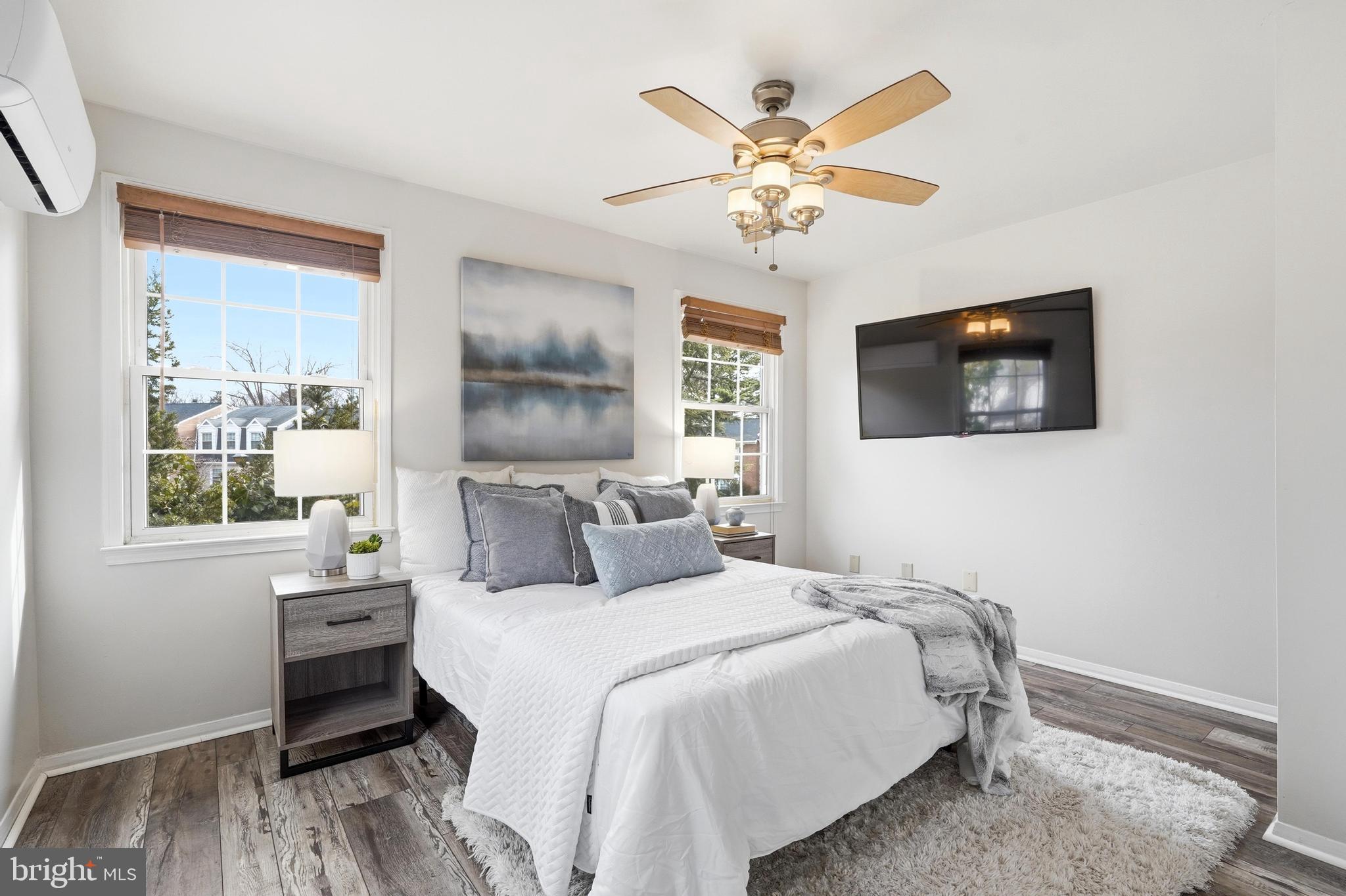 STRATHMEADE SQUARE - Residential