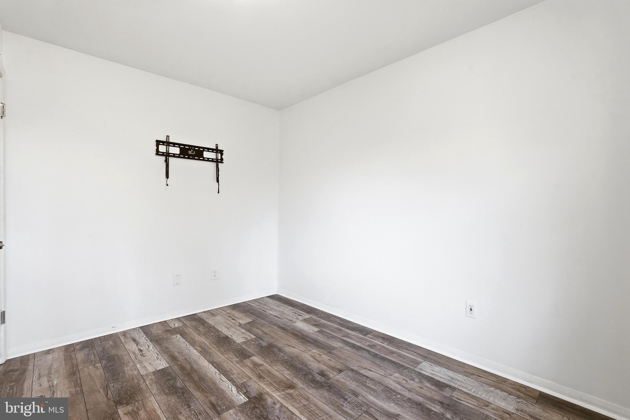 STRATHMEADE SQUARE - Residential