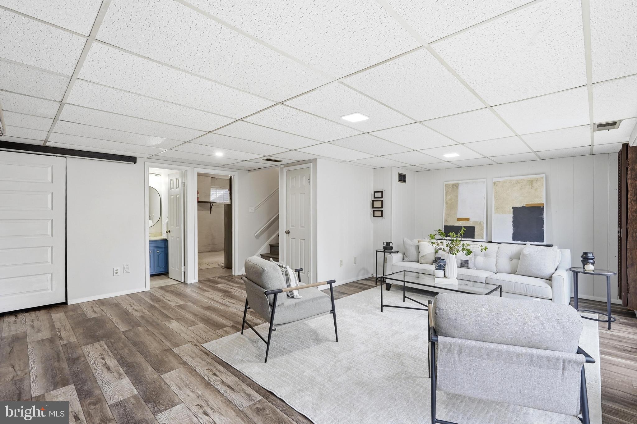 STRATHMEADE SQUARE - Residential