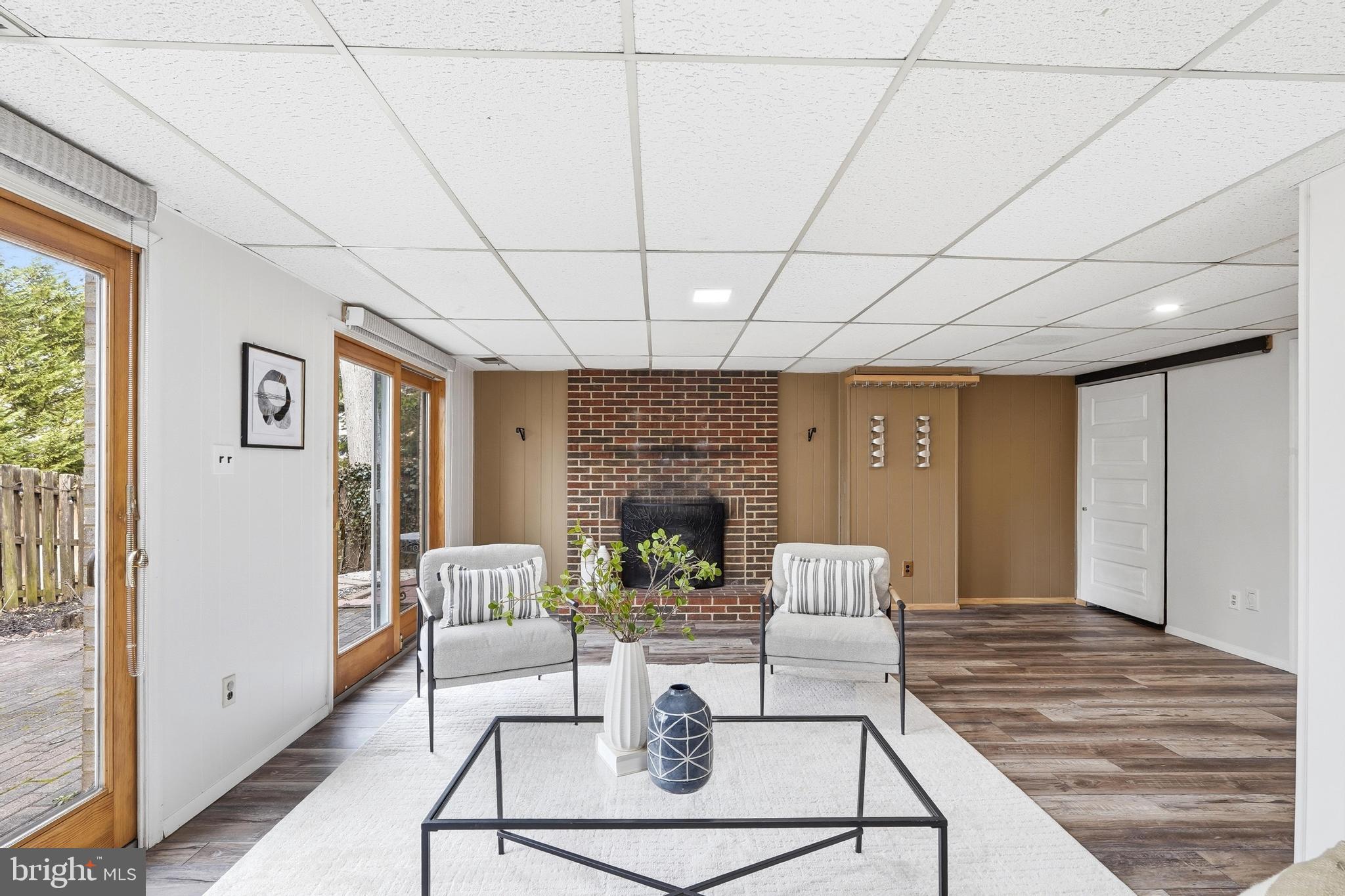 STRATHMEADE SQUARE - Residential