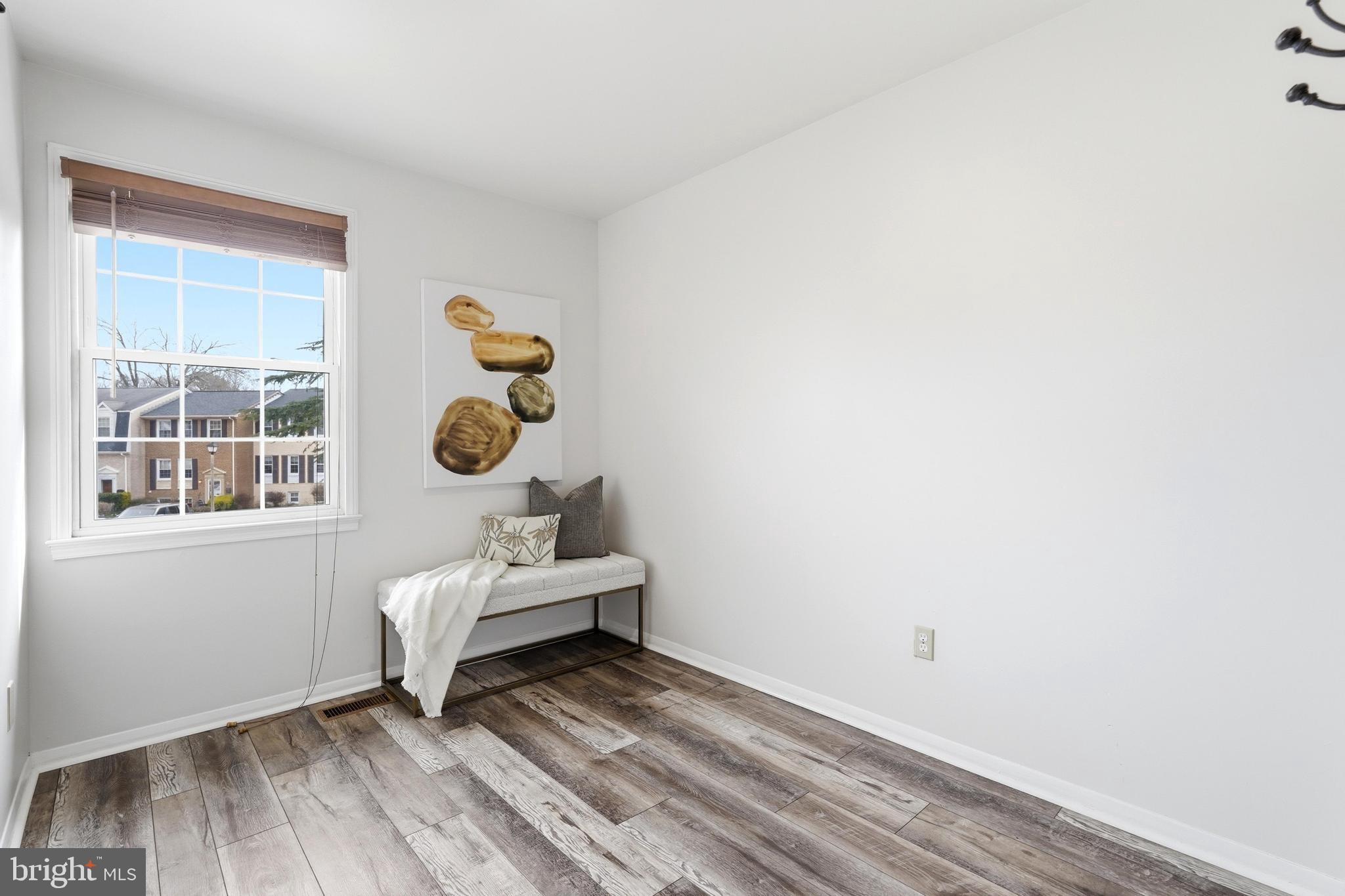 STRATHMEADE SQUARE - Residential