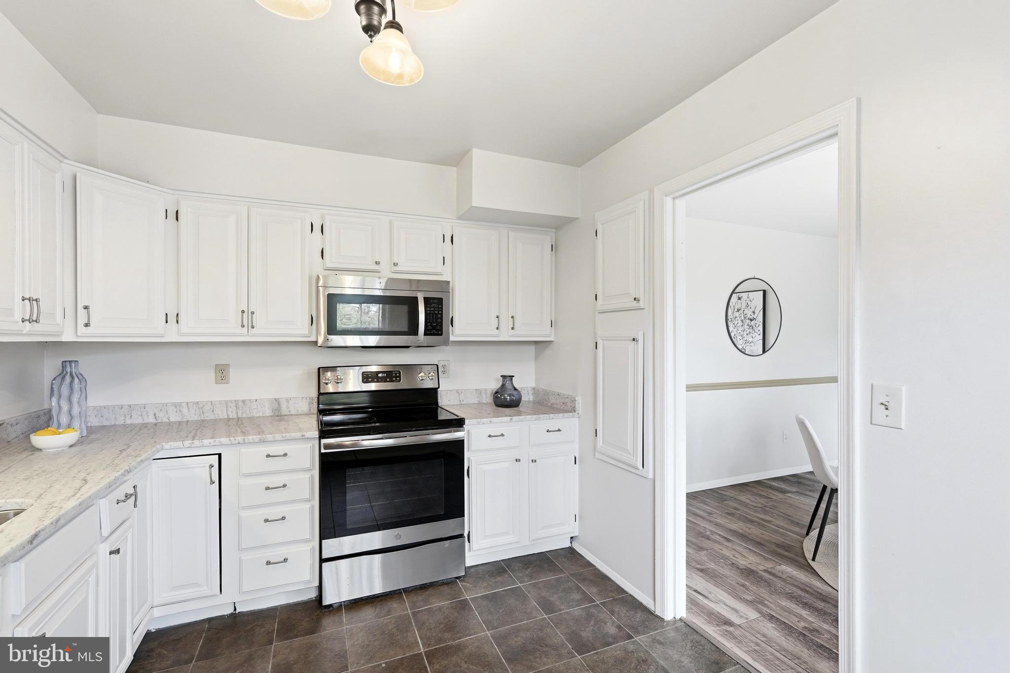 STRATHMEADE SQUARE - Residential