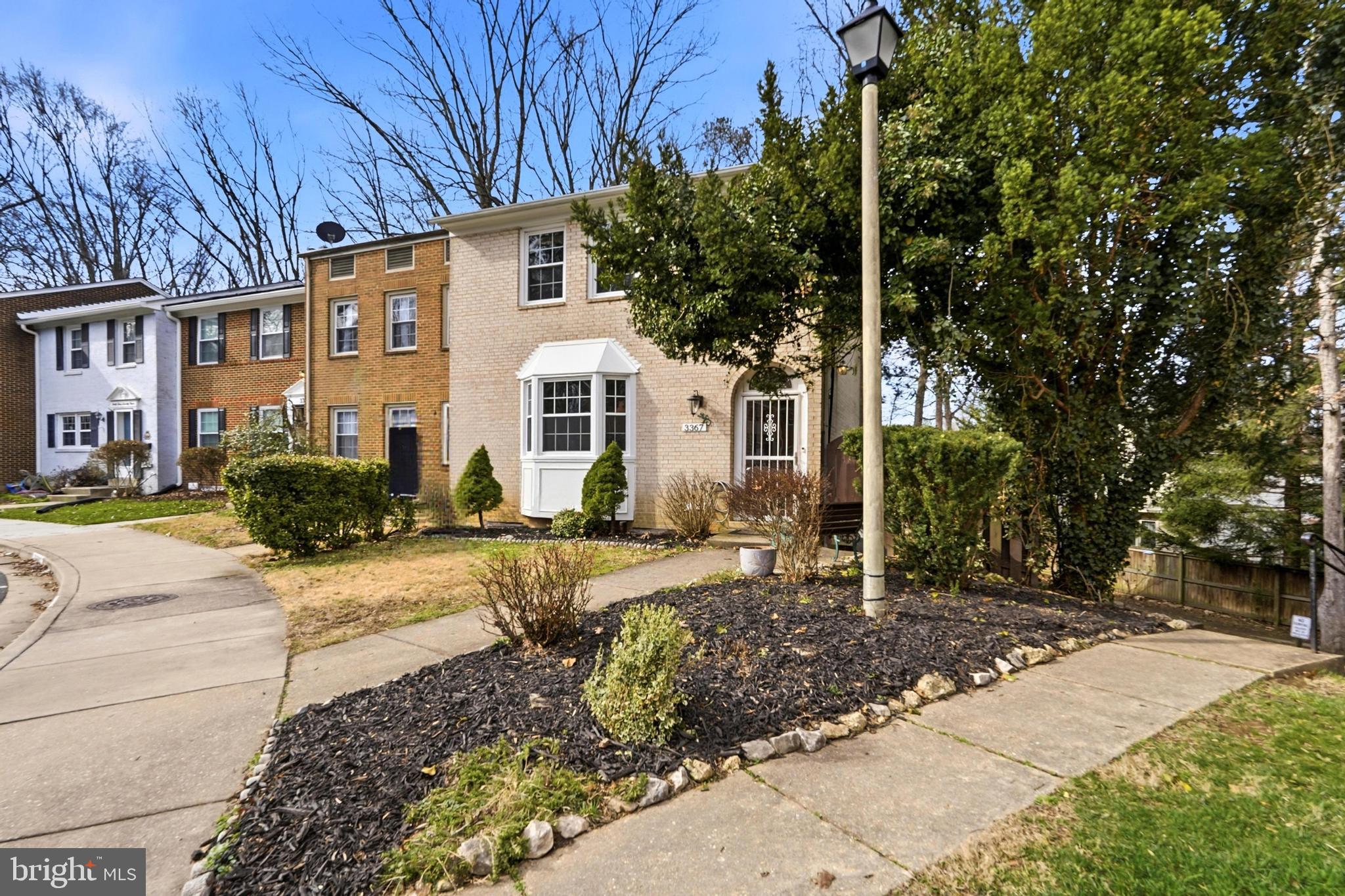 STRATHMEADE SQUARE - Residential