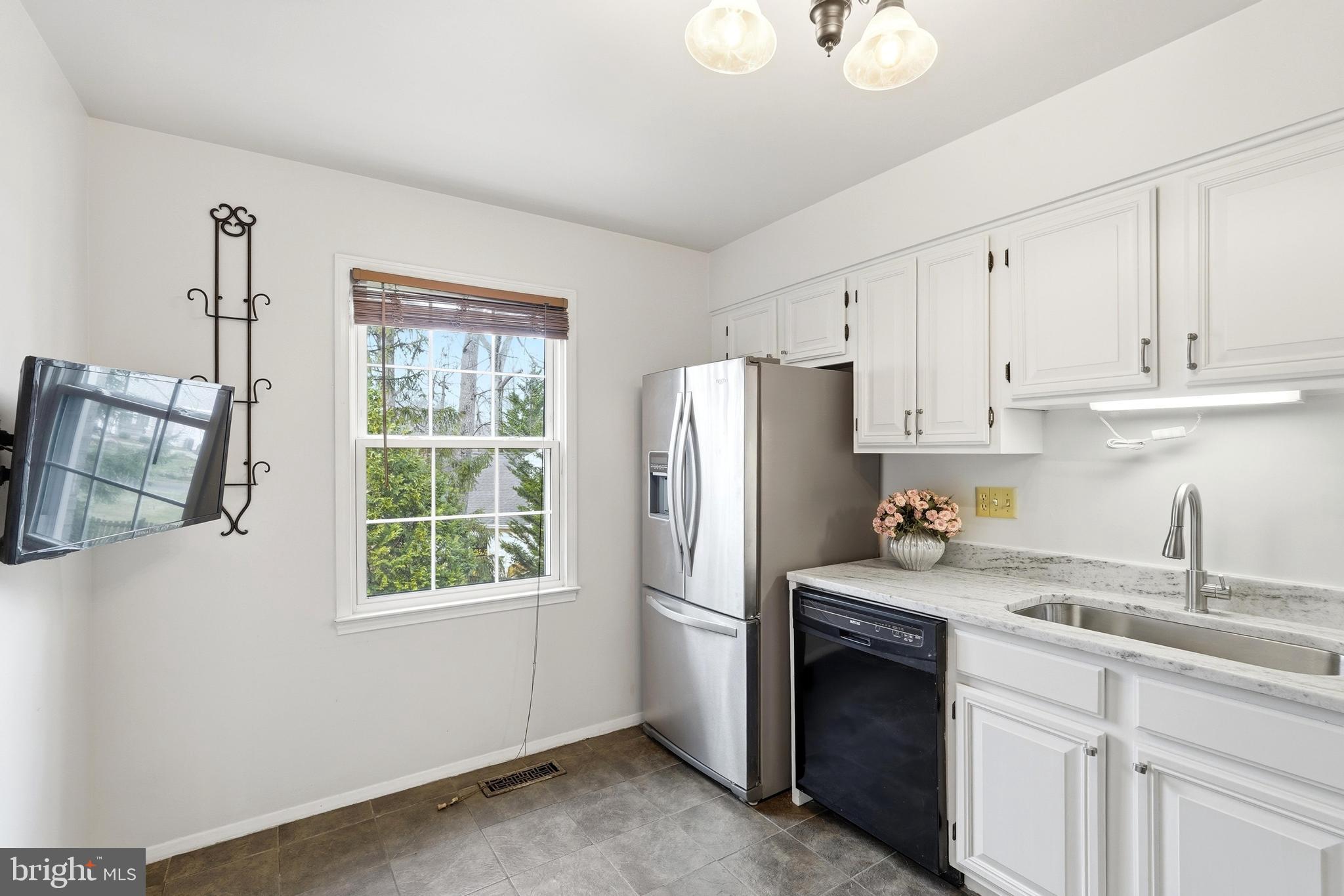 STRATHMEADE SQUARE - Residential