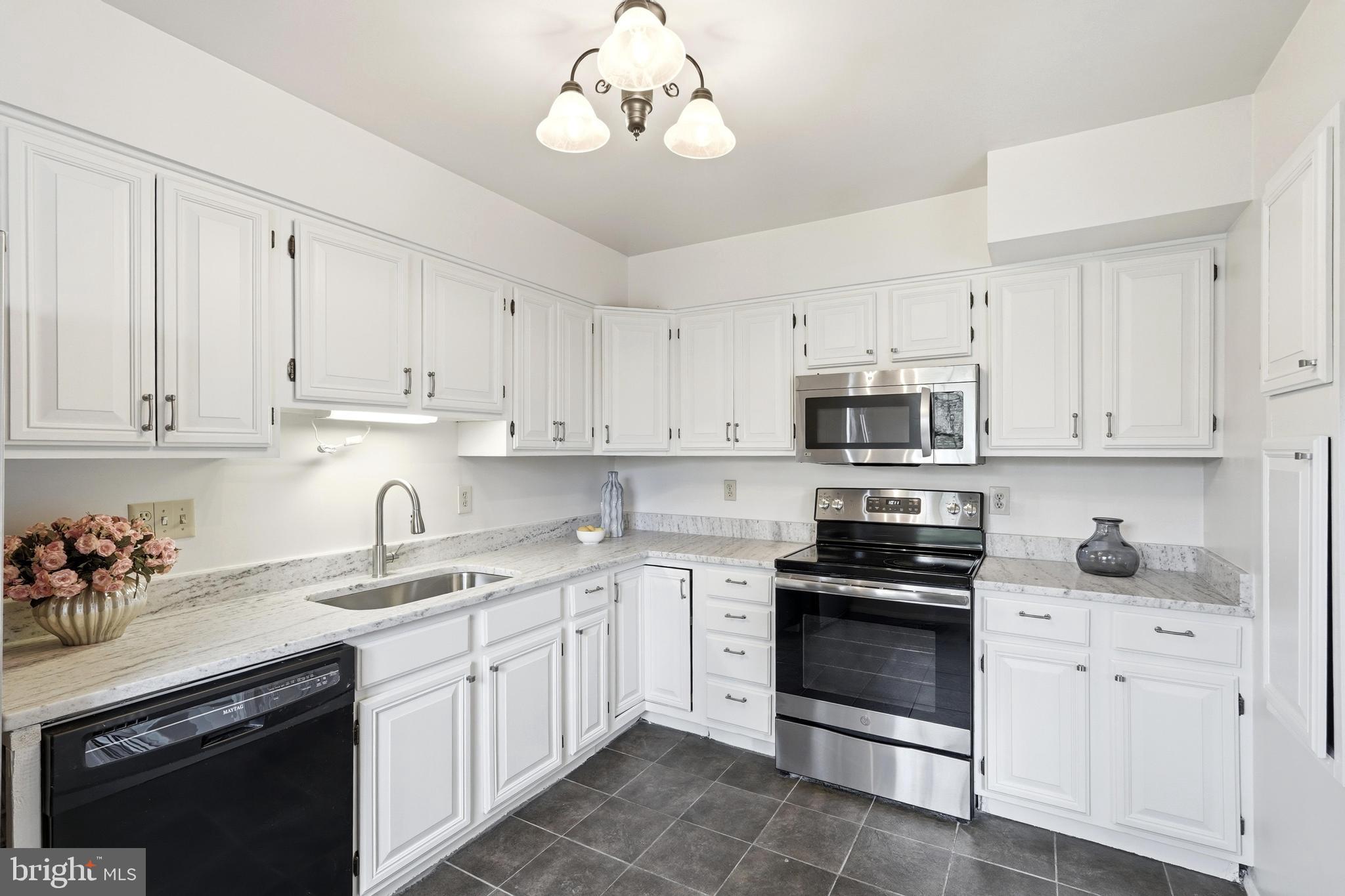 STRATHMEADE SQUARE - Residential