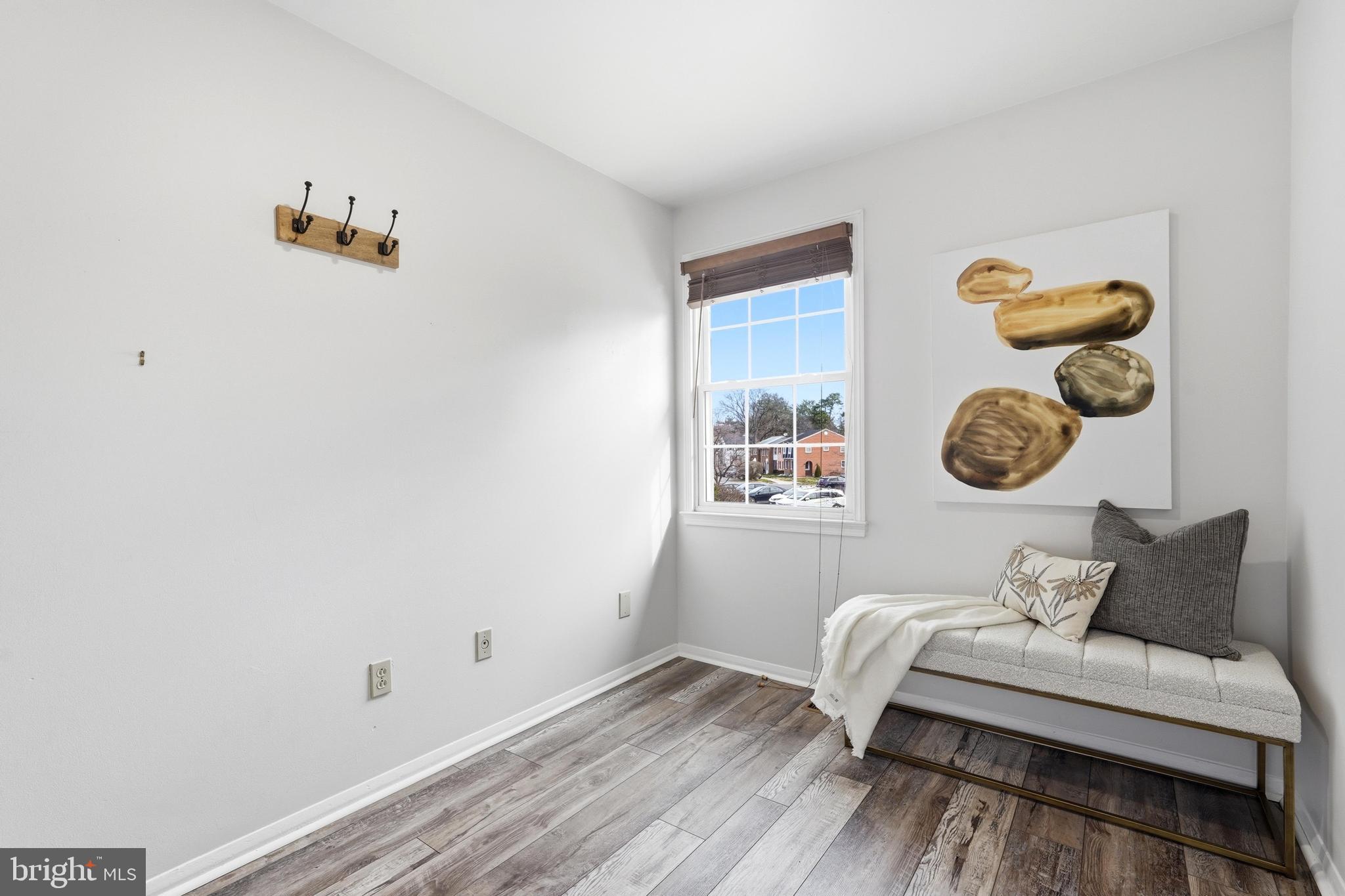 STRATHMEADE SQUARE - Residential