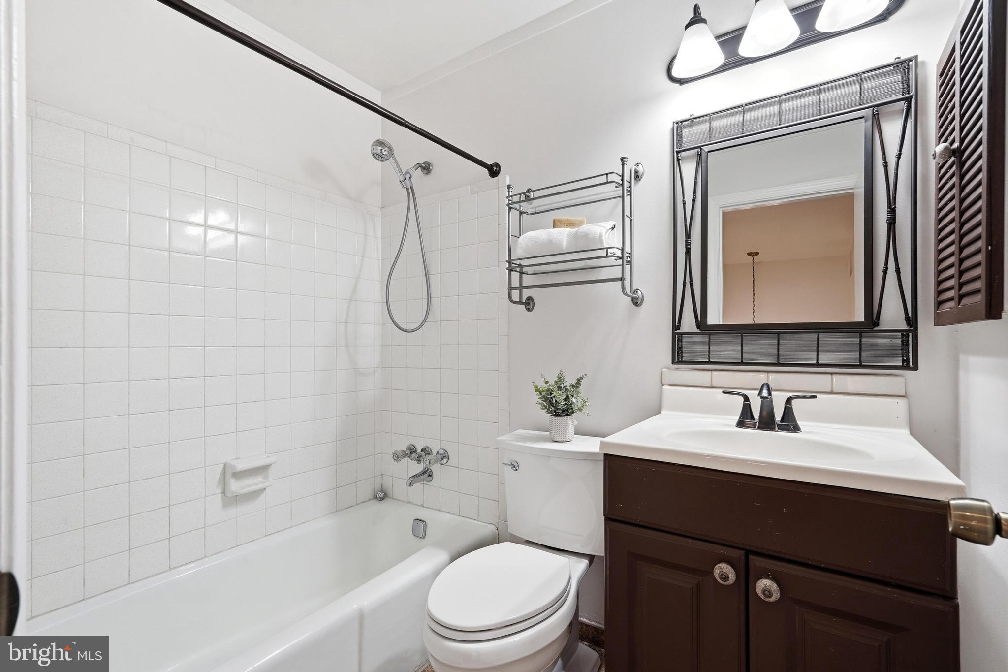 STRATHMEADE SQUARE - Residential