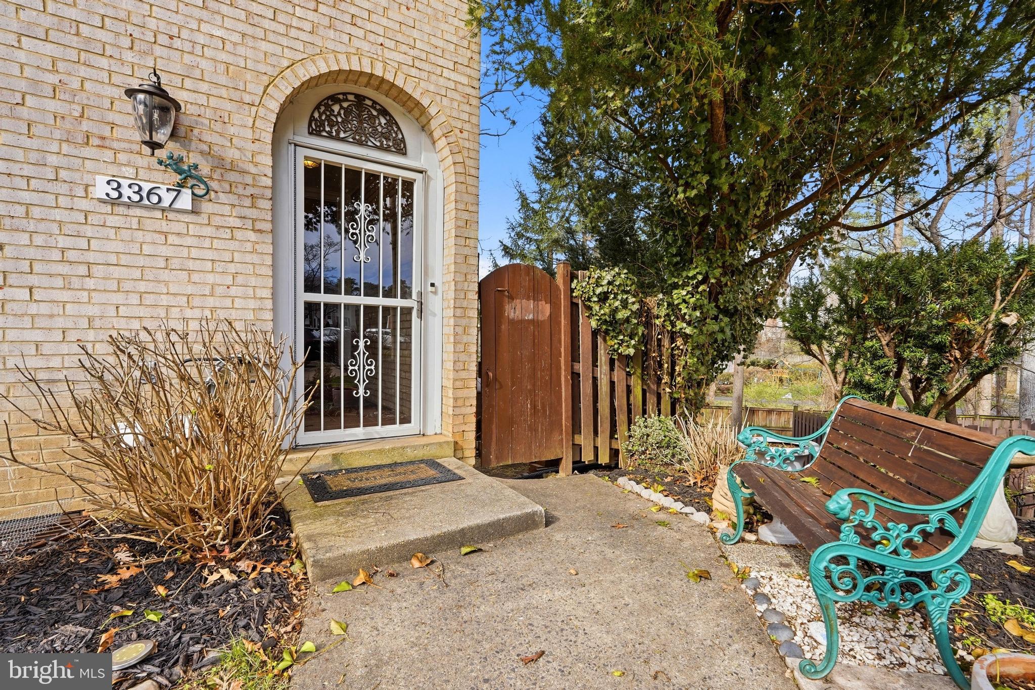 STRATHMEADE SQUARE - Residential