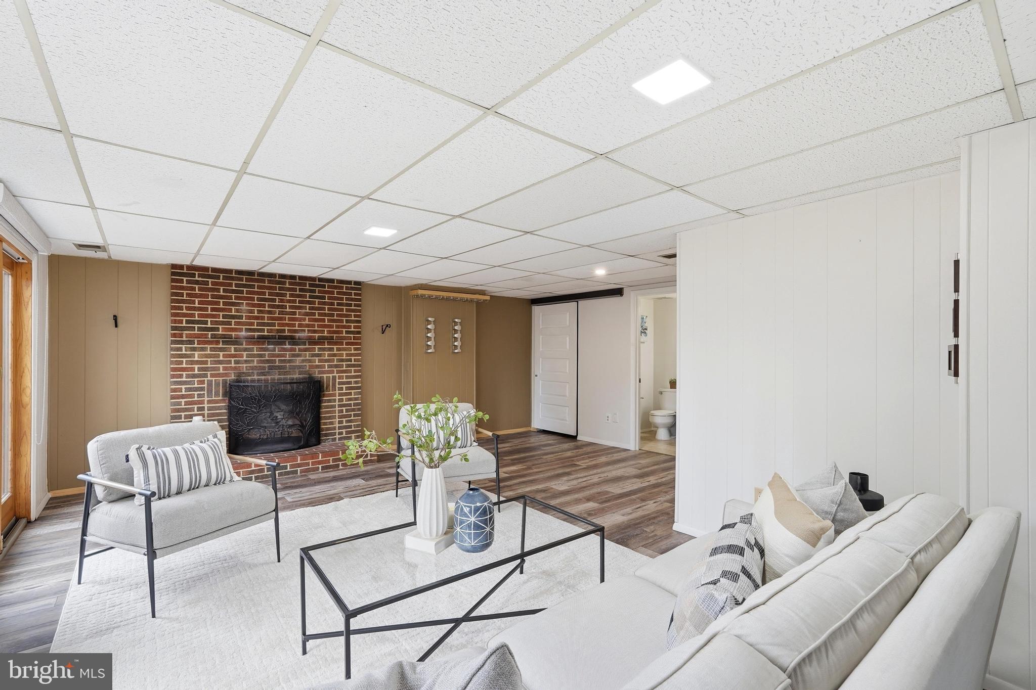 STRATHMEADE SQUARE - Residential