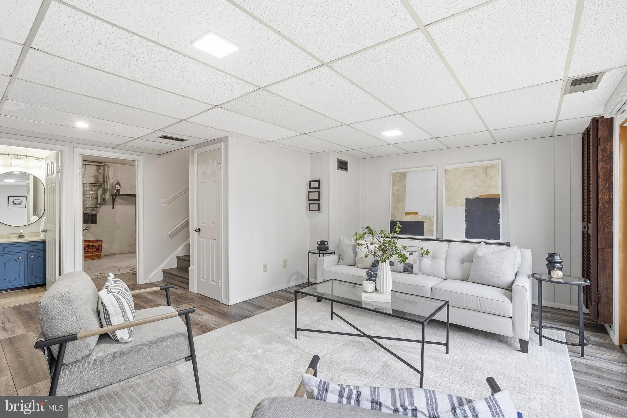 STRATHMEADE SQUARE - Residential