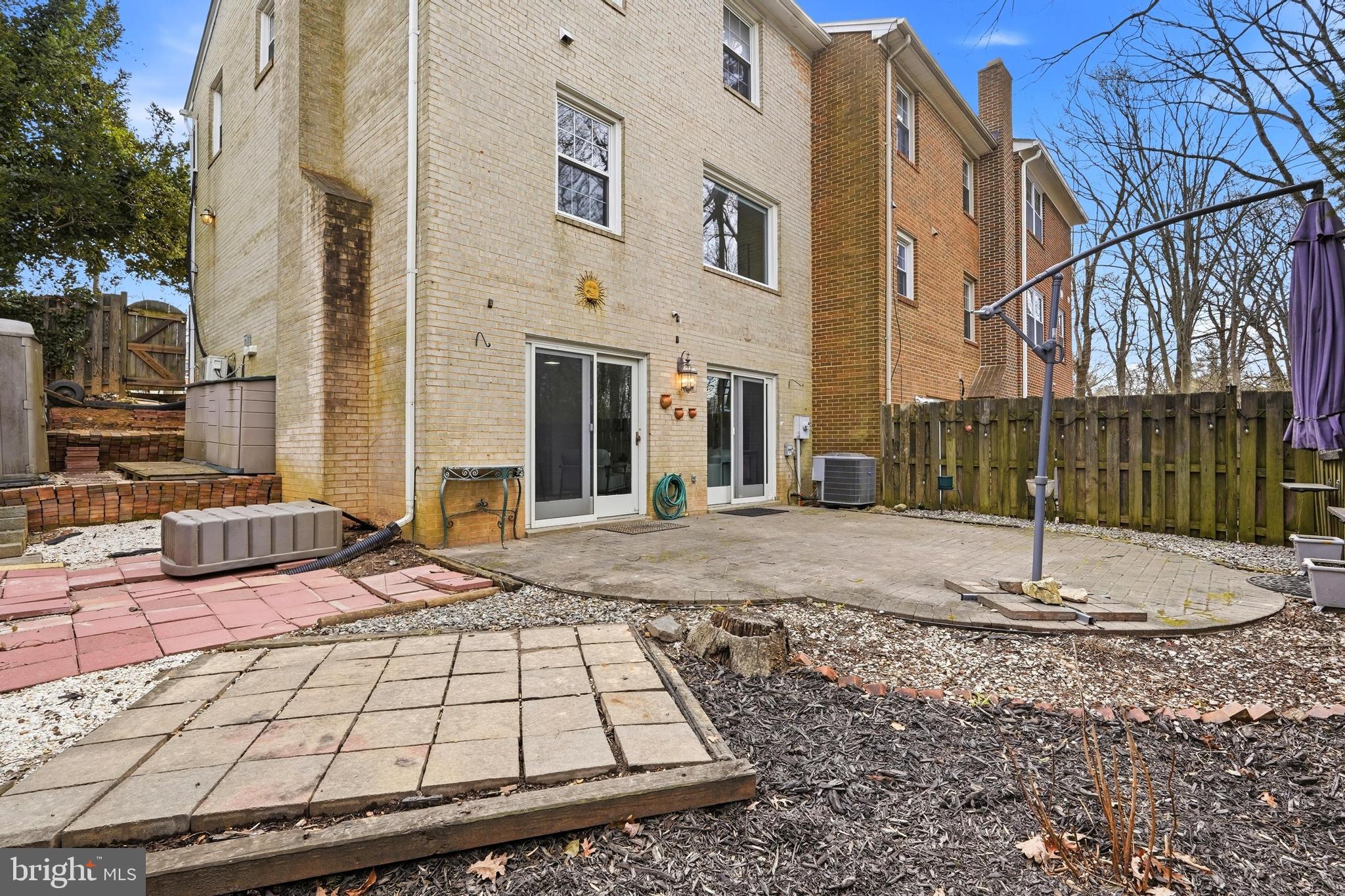 STRATHMEADE SQUARE - Residential