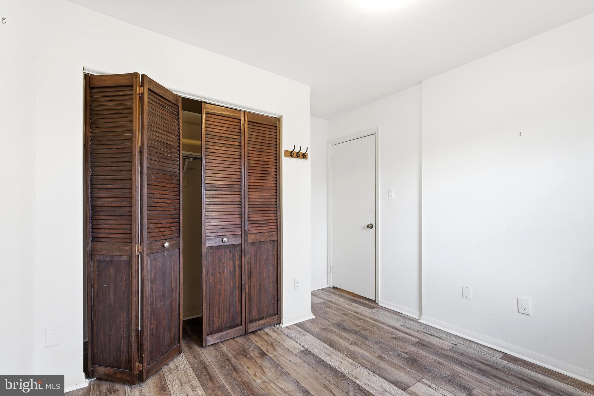 STRATHMEADE SQUARE - Residential