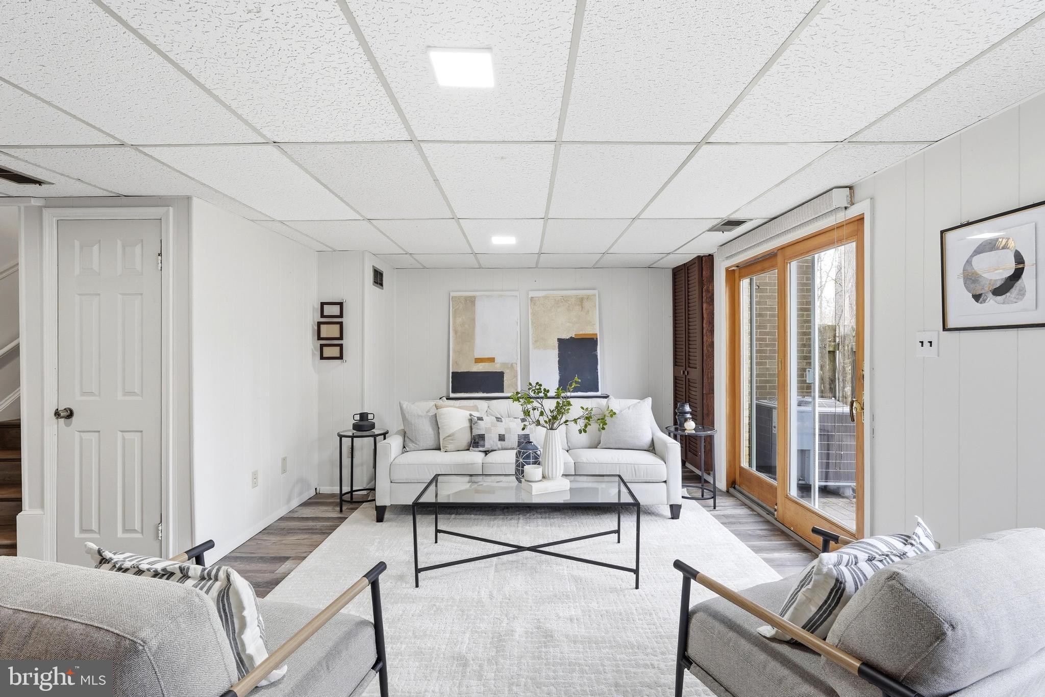 STRATHMEADE SQUARE - Residential