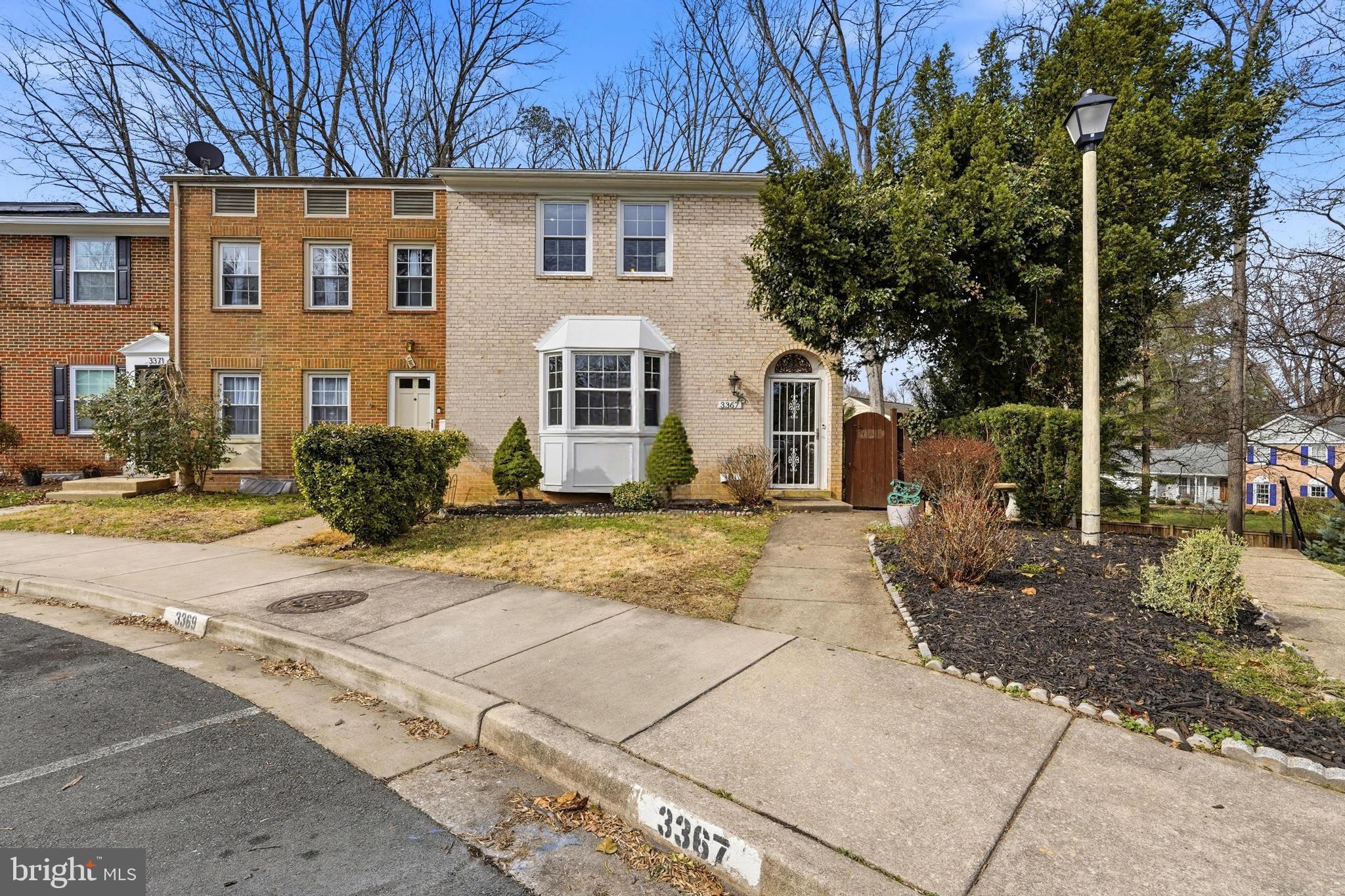 STRATHMEADE SQUARE - Residential