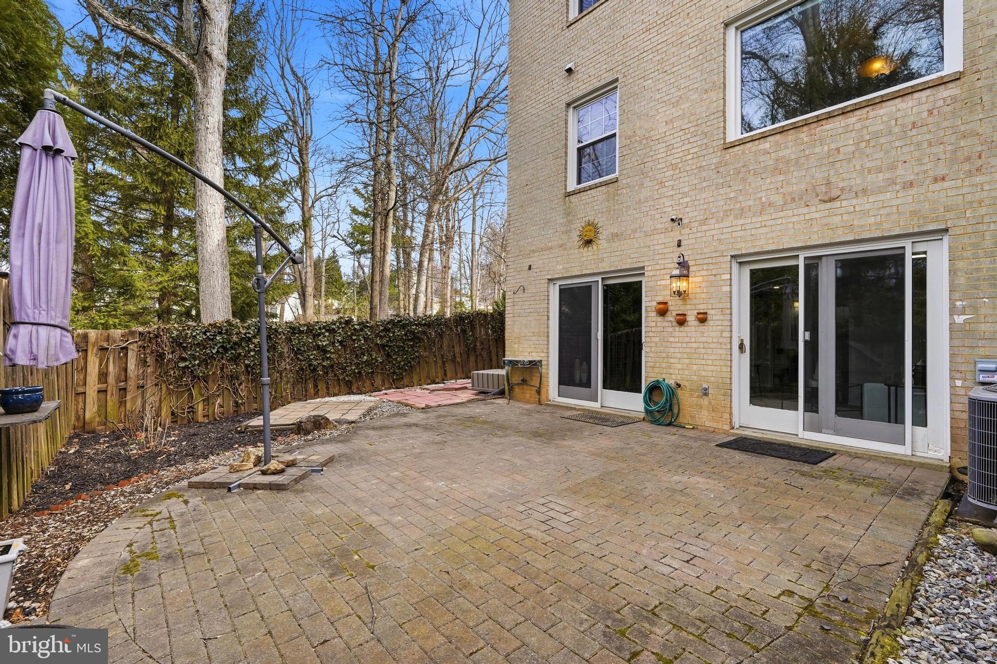 STRATHMEADE SQUARE - Residential