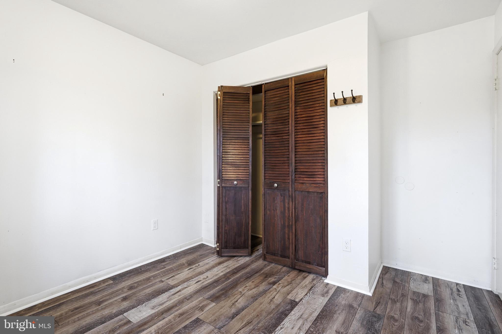 STRATHMEADE SQUARE - Residential