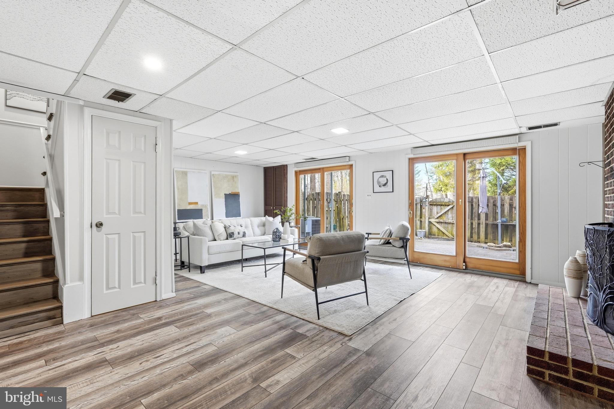 STRATHMEADE SQUARE - Residential