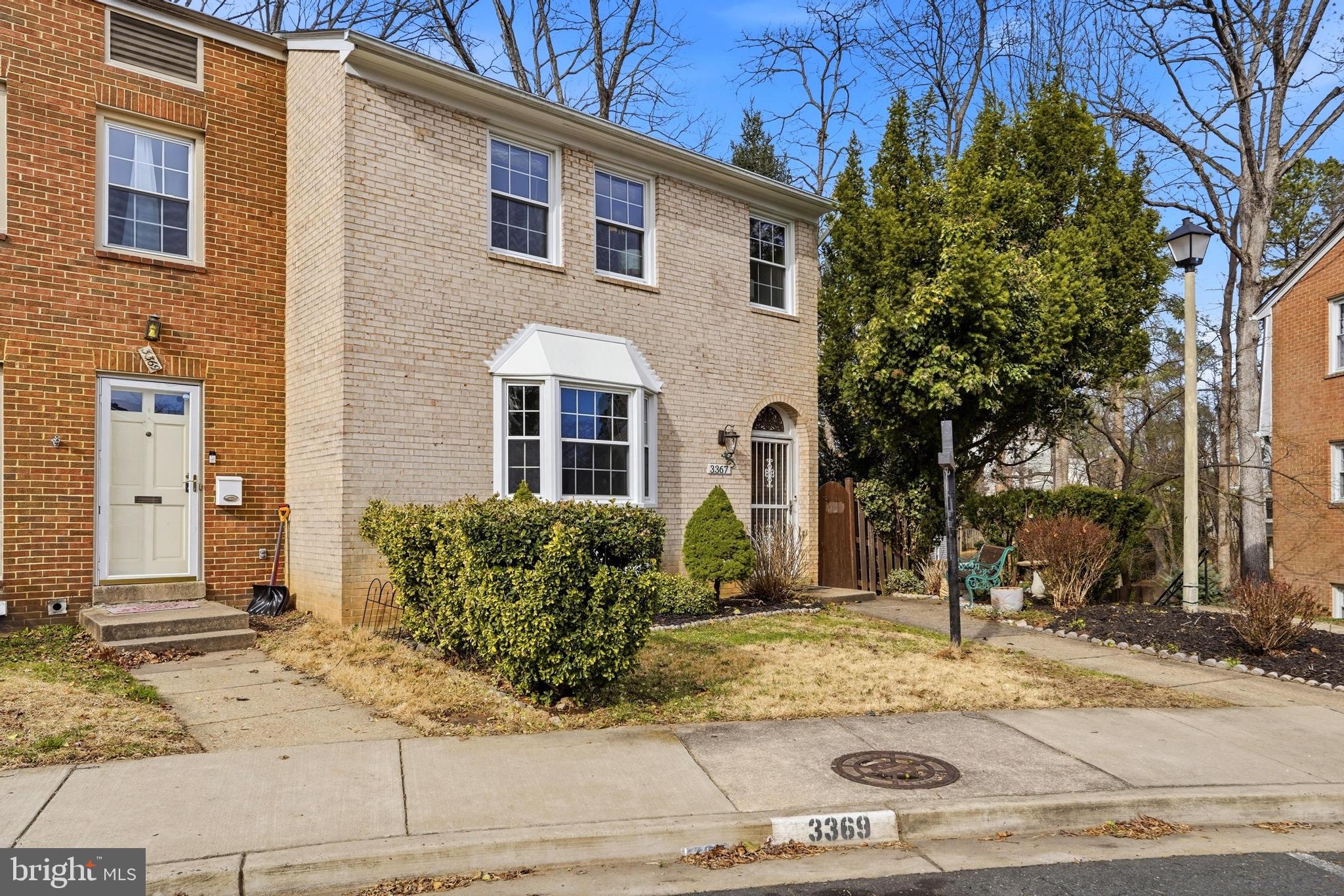 STRATHMEADE SQUARE - Residential