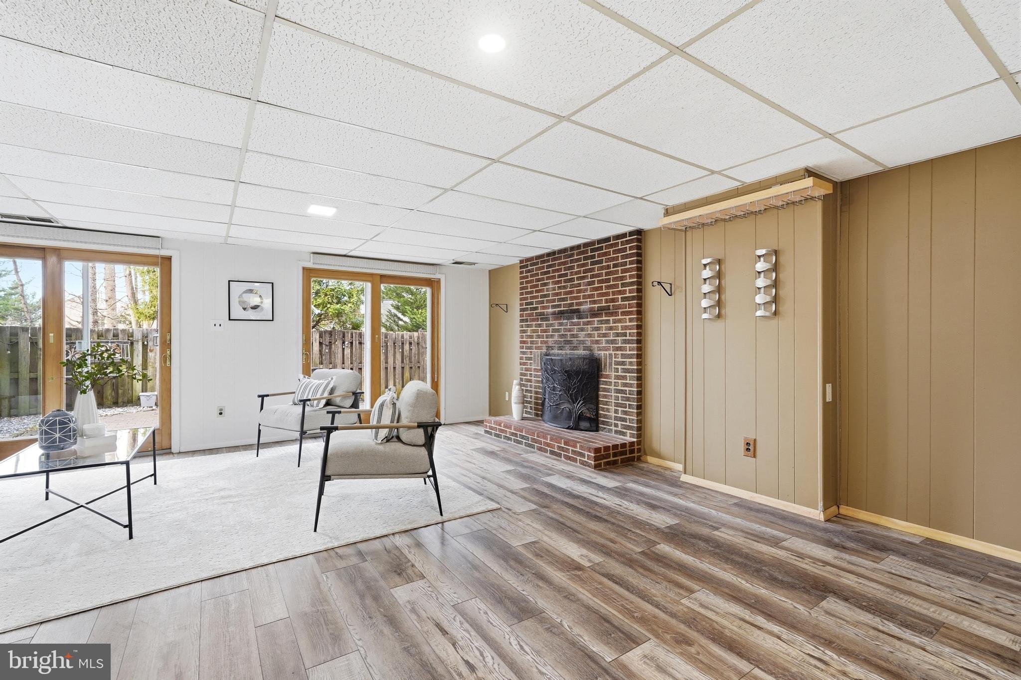 STRATHMEADE SQUARE - Residential