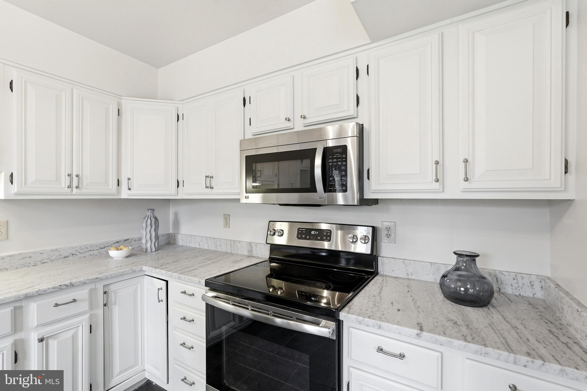 STRATHMEADE SQUARE - Residential