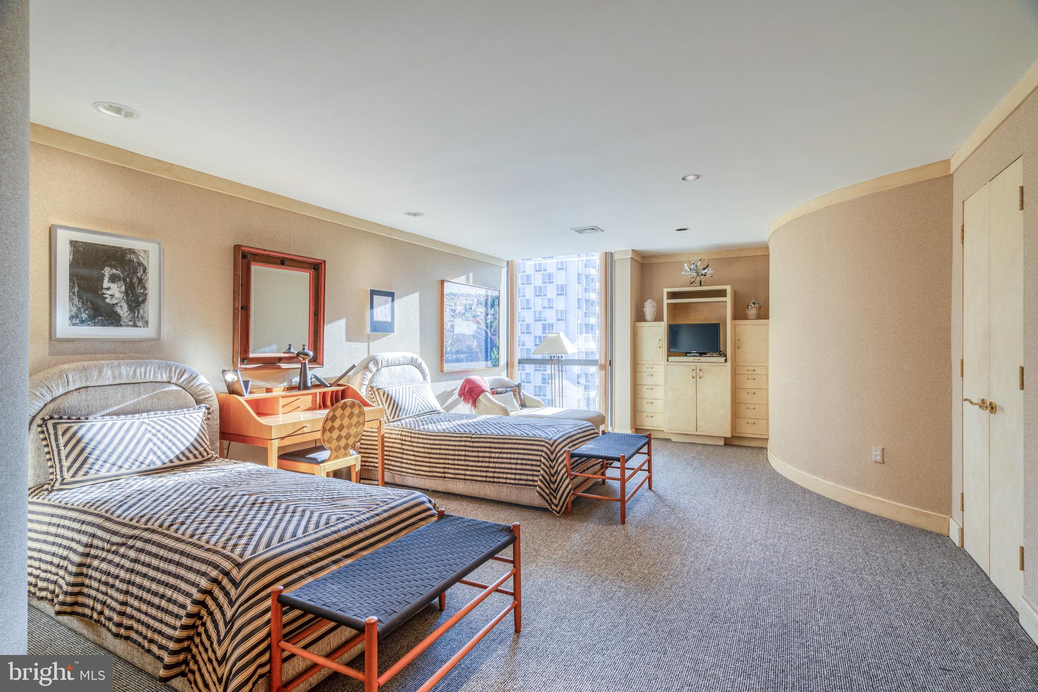 WASHINGTON SQ WEST - Residential