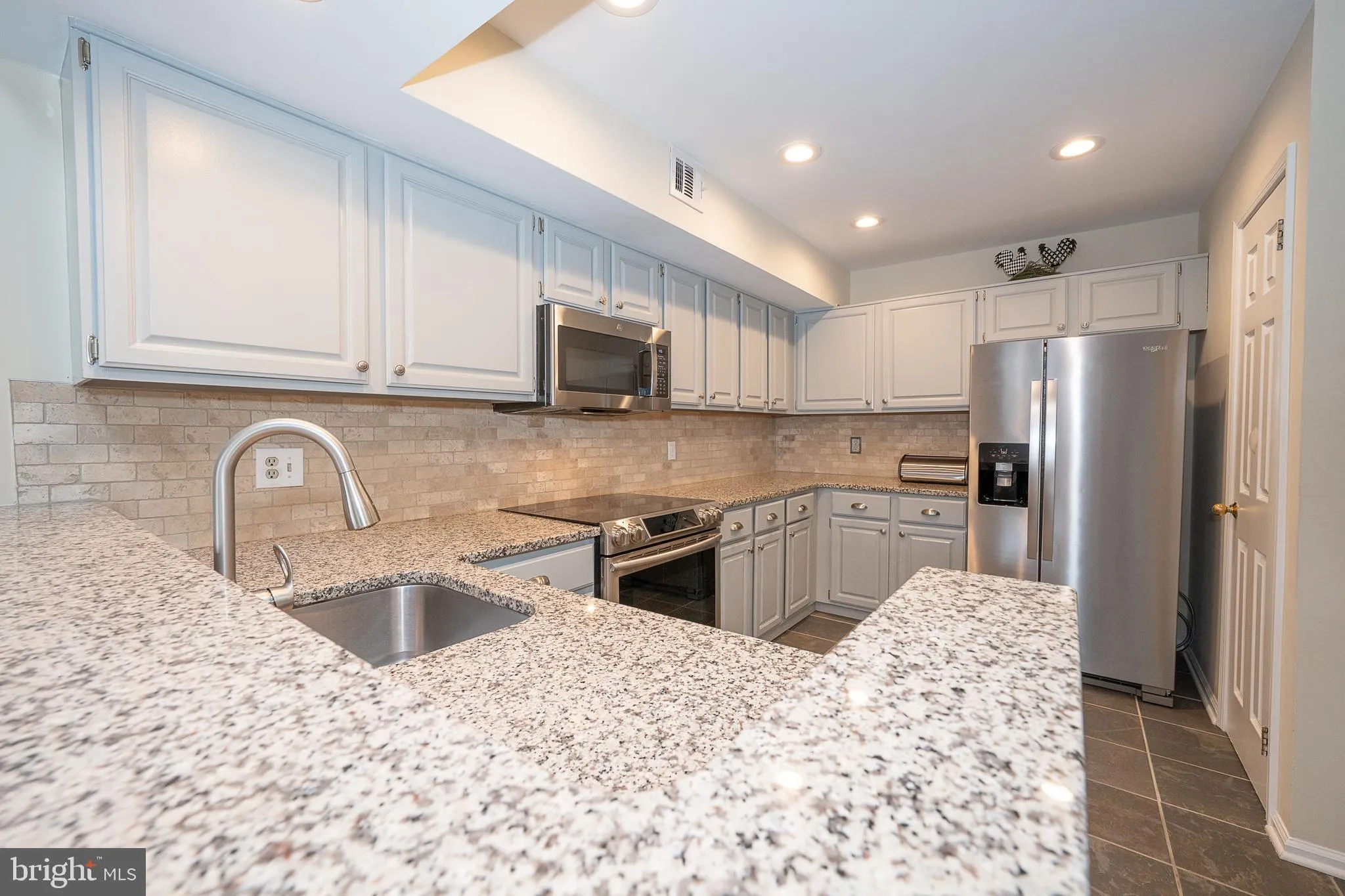 Chesterbrook, Pennsylvania 19087, United States, 2 Bedrooms Bedrooms, ,3 BathroomsBathrooms,Residential,Contingent,203197