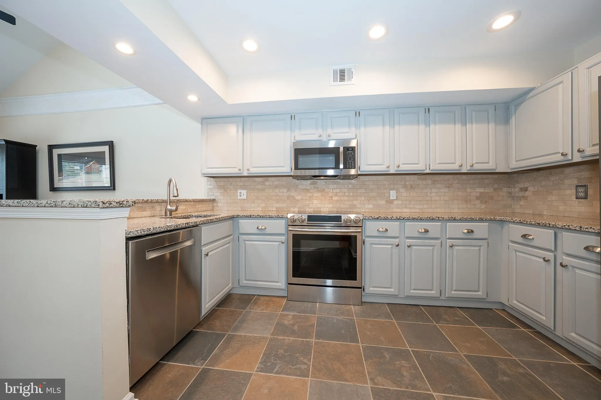 Chesterbrook, Pennsylvania 19087, United States, 2 Bedrooms Bedrooms, ,3 BathroomsBathrooms,Residential,Contingent,203197