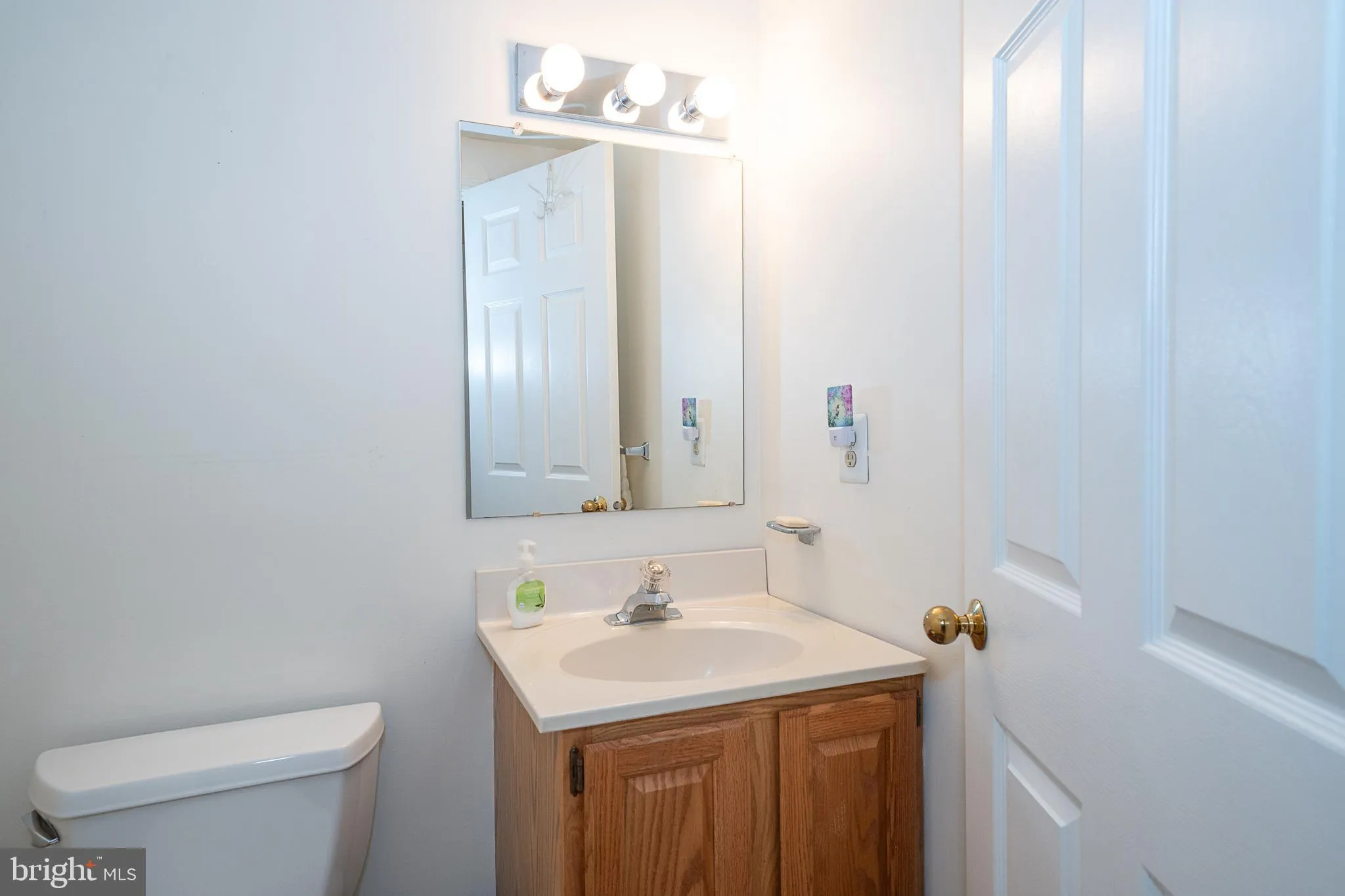 Chesterbrook, Pennsylvania 19087, United States, 2 Bedrooms Bedrooms, ,3 BathroomsBathrooms,Residential,Contingent,203197