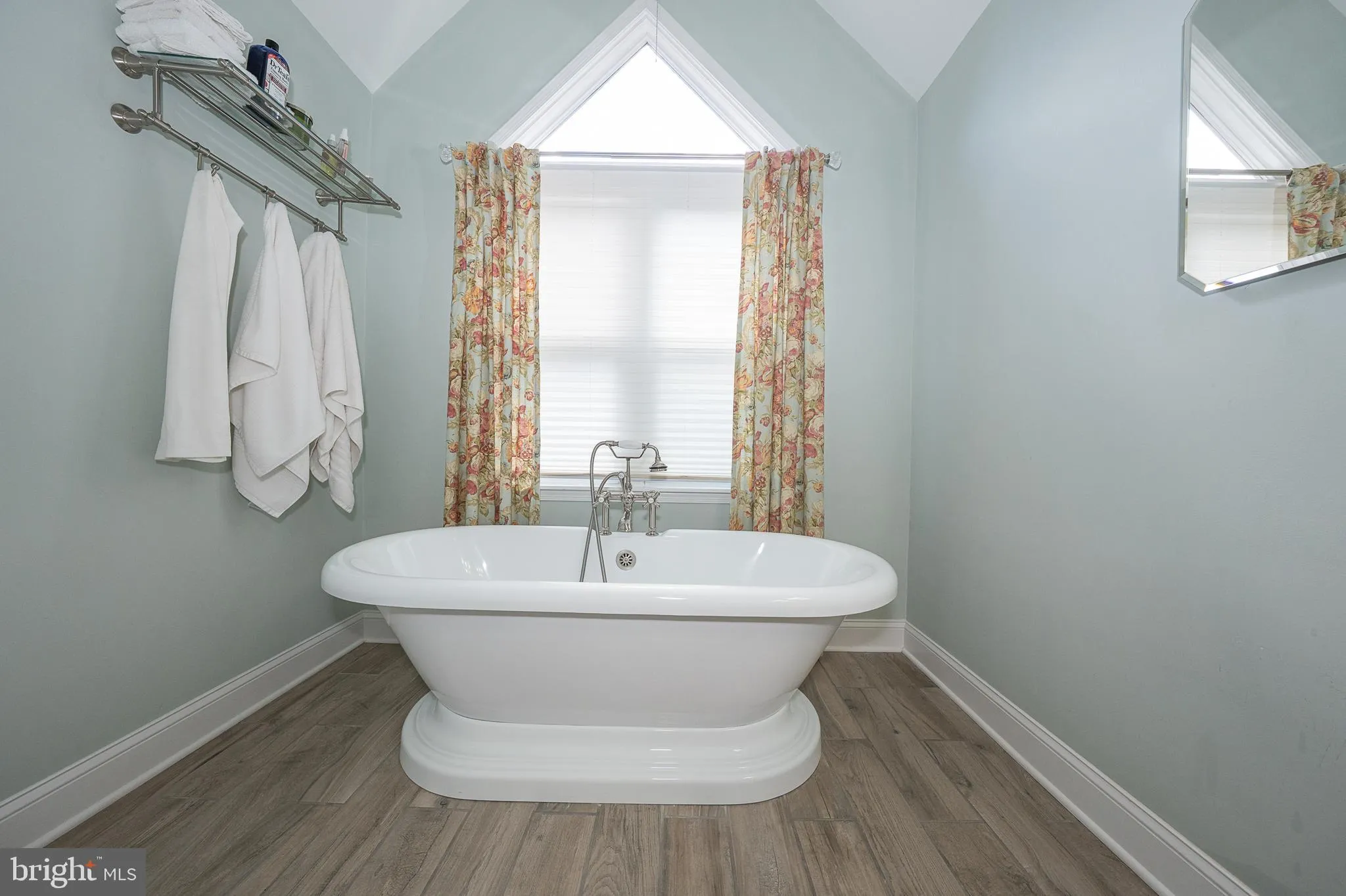 Chesterbrook, Pennsylvania 19087, United States, 2 Bedrooms Bedrooms, ,3 BathroomsBathrooms,Residential,Contingent,203197