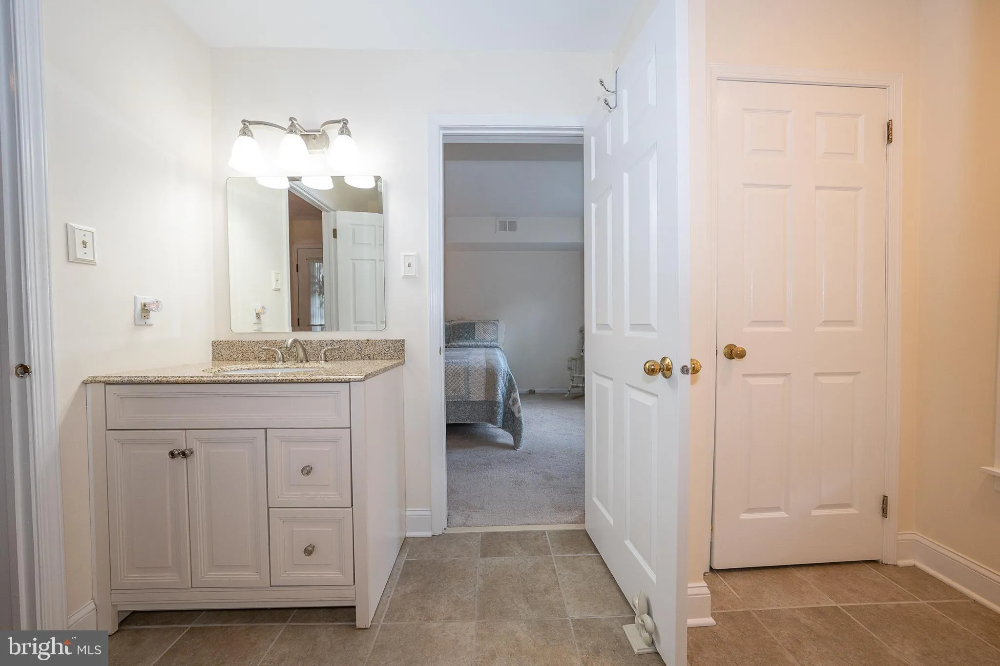 Chesterbrook, Pennsylvania 19087, United States, 2 Bedrooms Bedrooms, ,3 BathroomsBathrooms,Residential,Contingent,203197