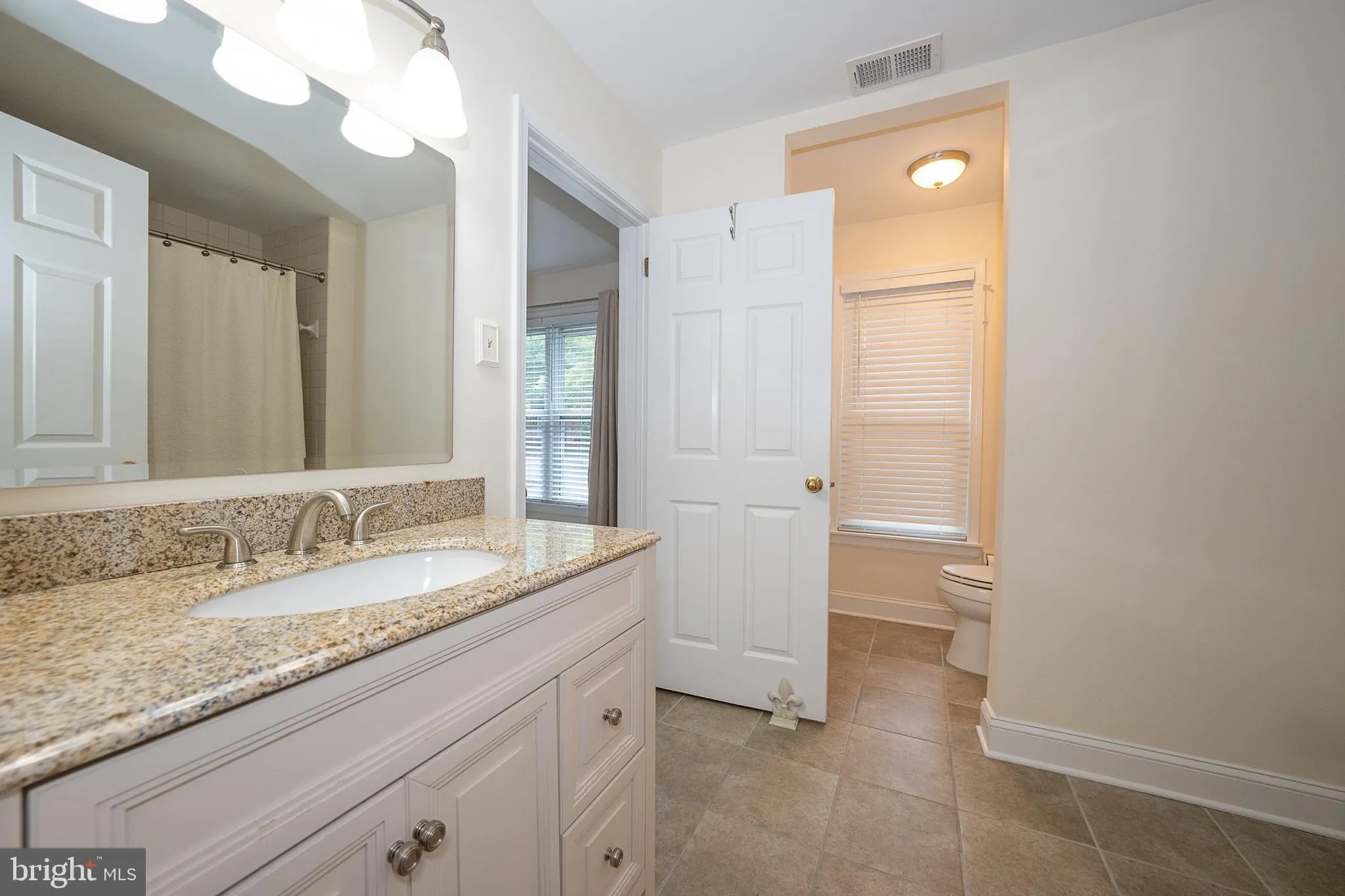 Chesterbrook, Pennsylvania 19087, United States, 2 Bedrooms Bedrooms, ,3 BathroomsBathrooms,Residential,Contingent,203197