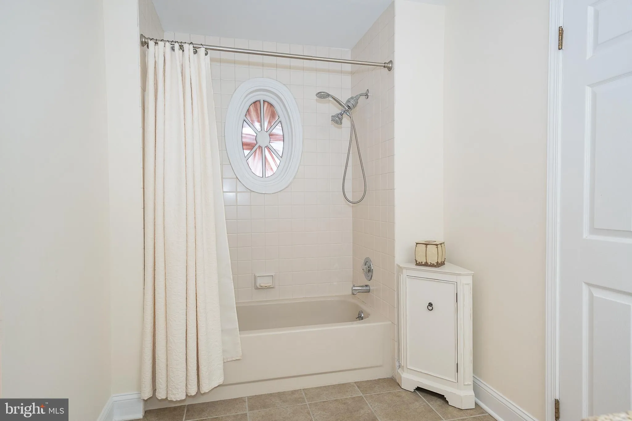 Chesterbrook, Pennsylvania 19087, United States, 2 Bedrooms Bedrooms, ,3 BathroomsBathrooms,Residential,Contingent,203197