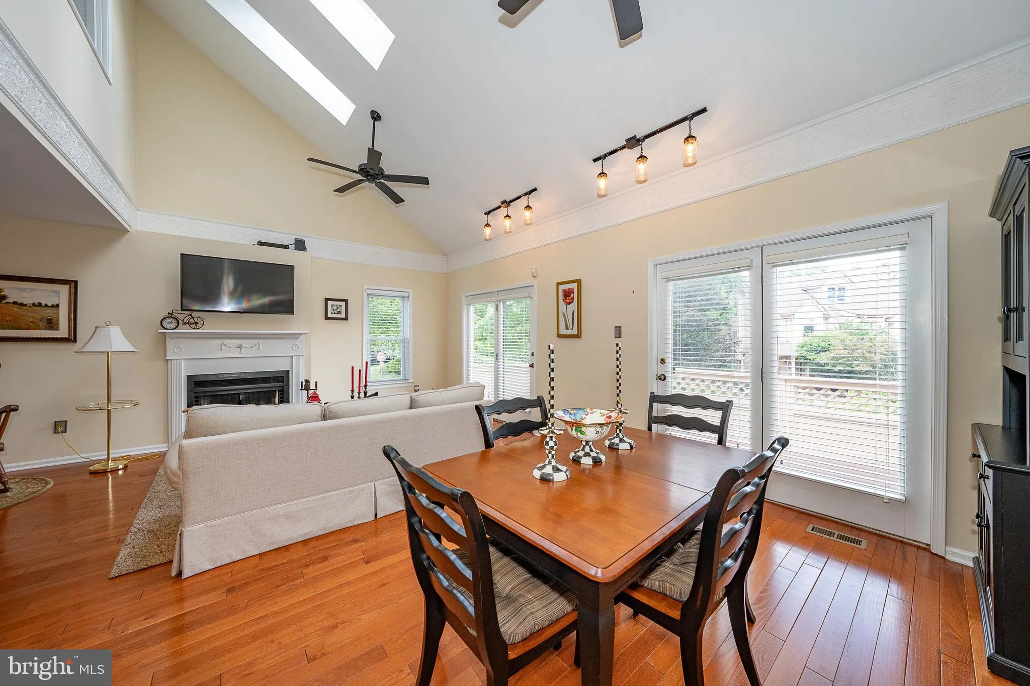 Chesterbrook, Pennsylvania 19087, United States, 2 Bedrooms Bedrooms, ,3 BathroomsBathrooms,Residential,Contingent,203197