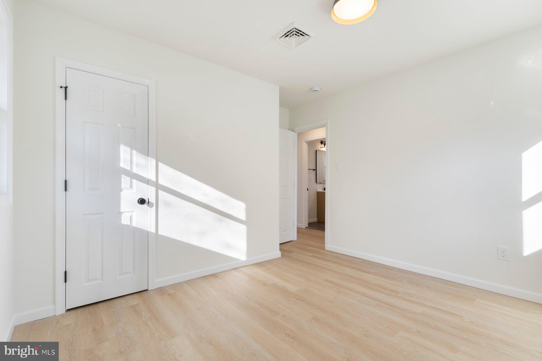 433 TROWBRIDGE AVENUE