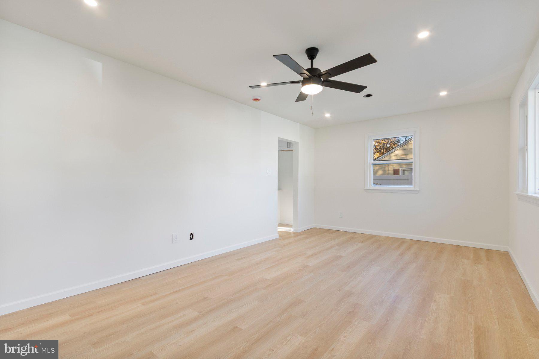 433 TROWBRIDGE AVENUE