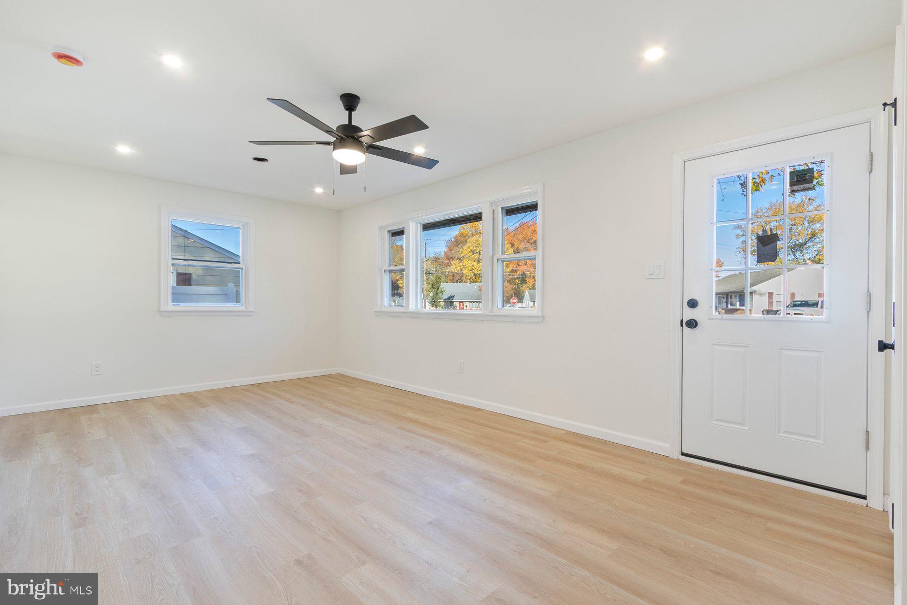 433 TROWBRIDGE AVENUE