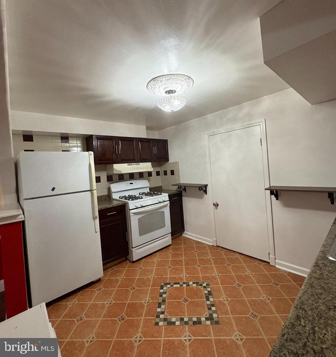 HILLANDALE FOREST - Residential